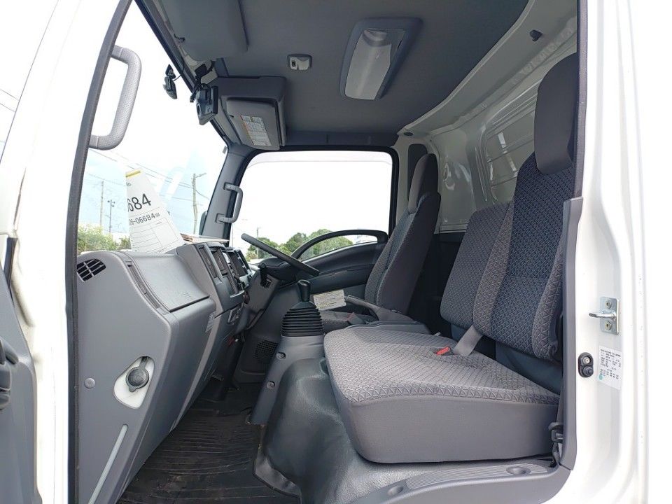 2020 Isuzu Elf auction photo 16