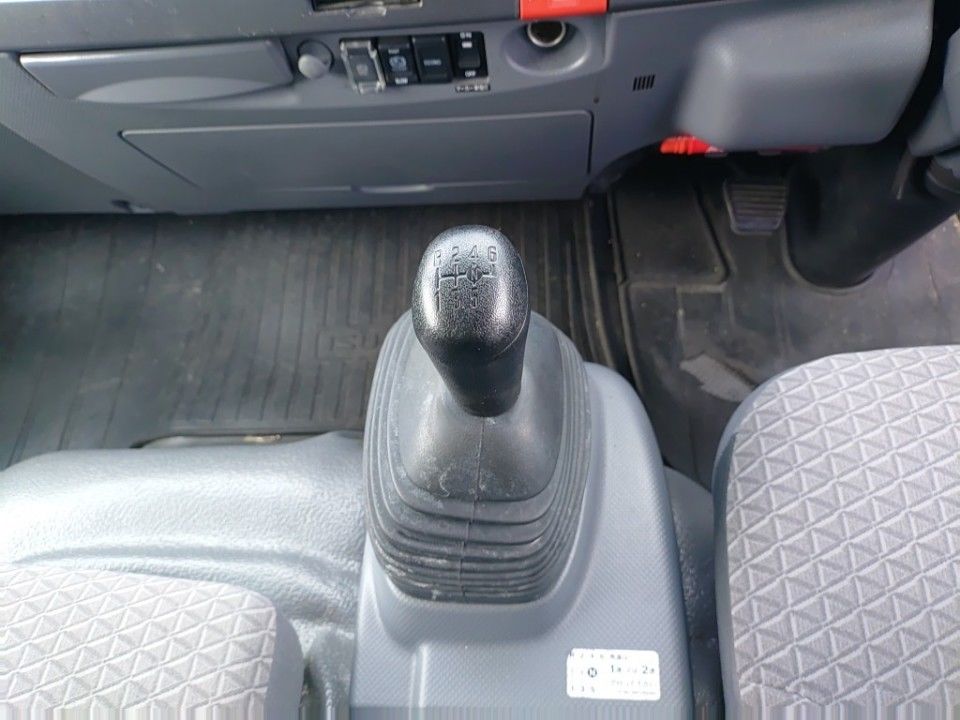2020 Isuzu Elf auction photo 12