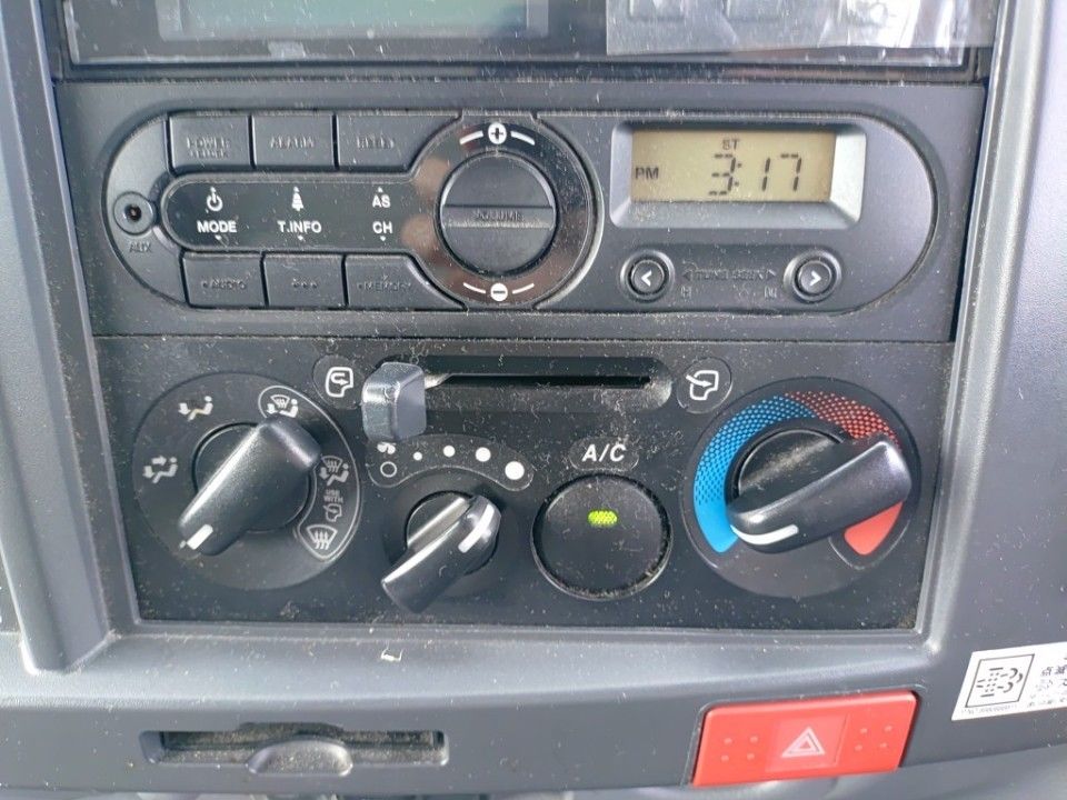 2020 Isuzu Elf auction photo 11