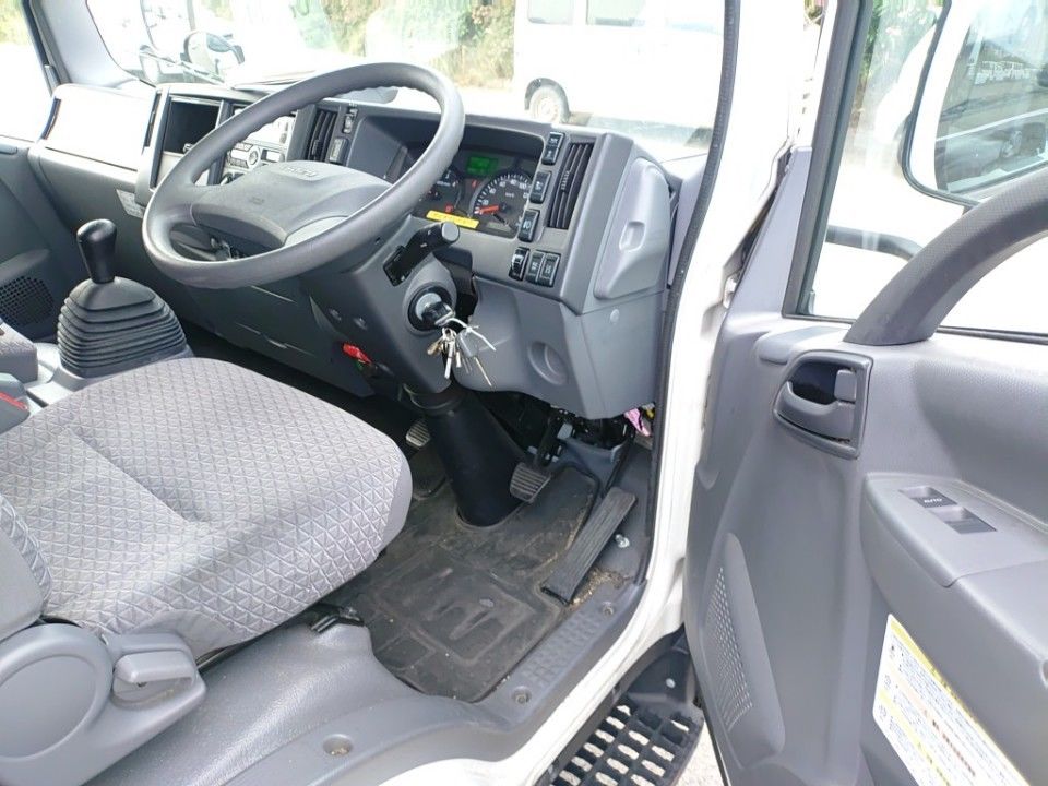 2020 Isuzu Elf auction photo 3