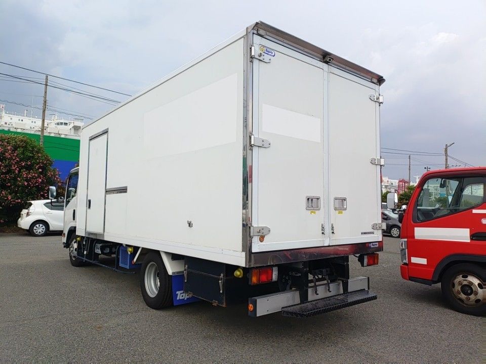 2020 Isuzu Elf auction photo 6