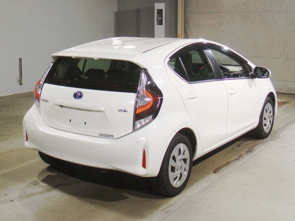 2021 Toyota Aqua L auction photo 2
