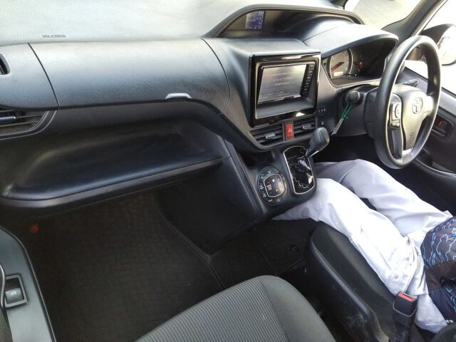 2019 Toyota Noah X ウェルキャブ auction photo 3