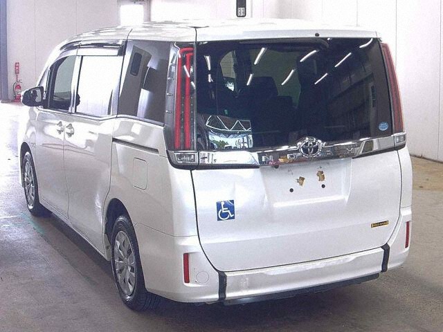 2019 Toyota Noah X ウェルキャブ auction photo 2