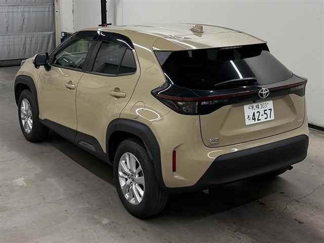 2023 Toyota Yaris Cross G 4WD auction photo 2