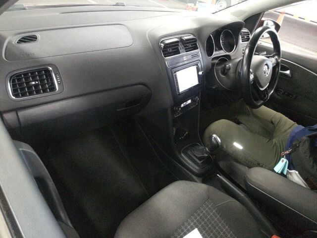 2015 Volkswagen ポロ TSIコンフォトアプGP auction photo 3