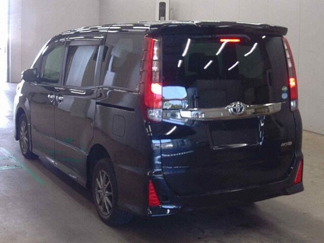 2017 Toyota Noah SI WXB 4WD auction photo 2