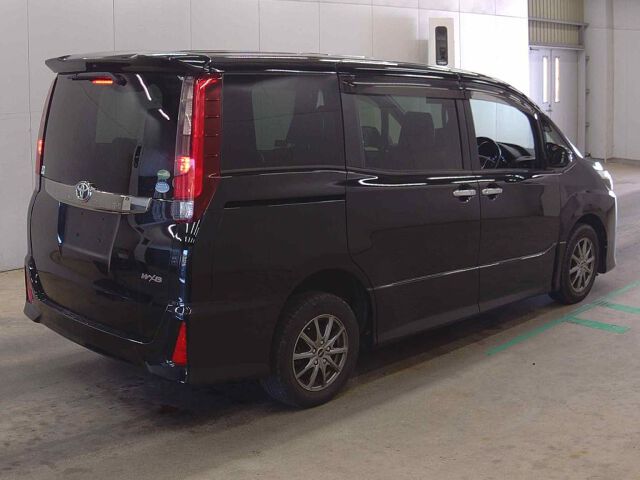 2017 Toyota Noah SI WXB 4WD auction photo 5
