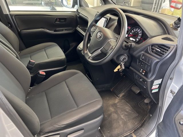 2019 Toyota Noah 4WD X マルチユーティリティ auction photo 4