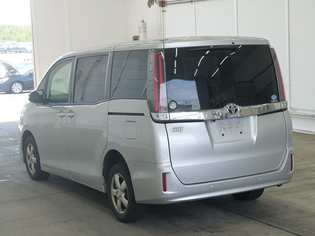 2019 Toyota Noah 4WD X マルチユーティリティ auction photo 2