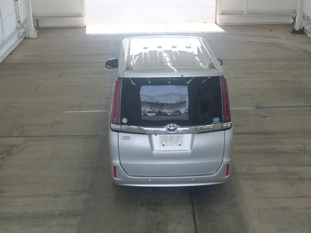 2019 Toyota Noah 4WD X マルチユーティリティ auction photo 3