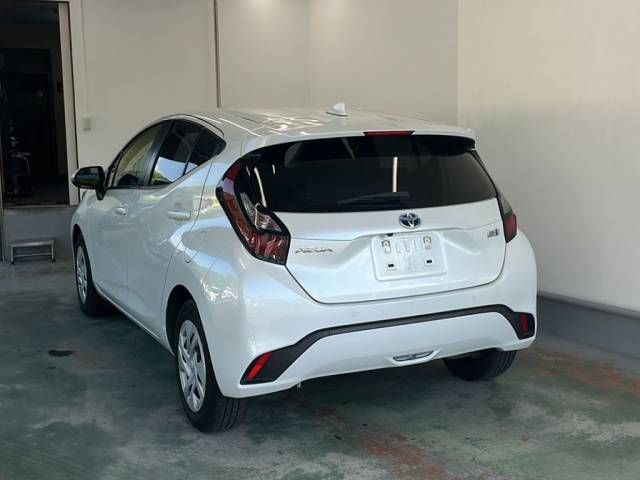 2022 Toyota Aqua X auction photo 3