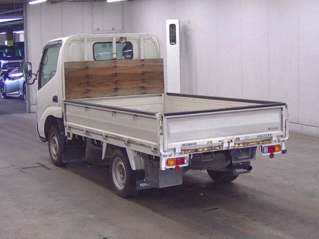 2005 Toyota Dyna ベースグレード auction photo 2