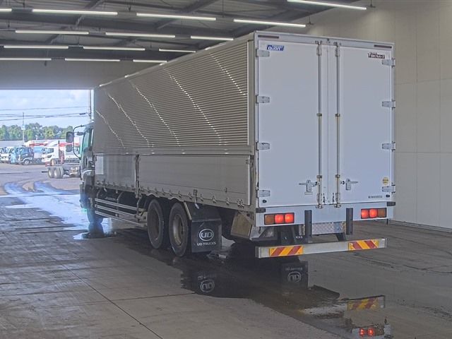 2012 Isuzu Giga アルミウイング auction photo 2