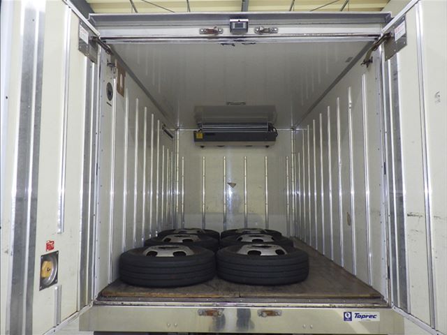 2012 Mitsubishi Fuso Canter Refrigerated and frozen trucks auction photo 4