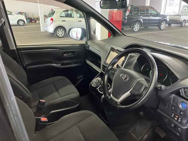 2015 Toyota Esquire ハイブリッドXi auction photo 3