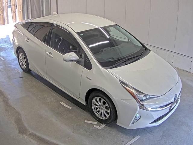 Japan Auction Vehicles 11 2016 Toyota Prius A auction photo
