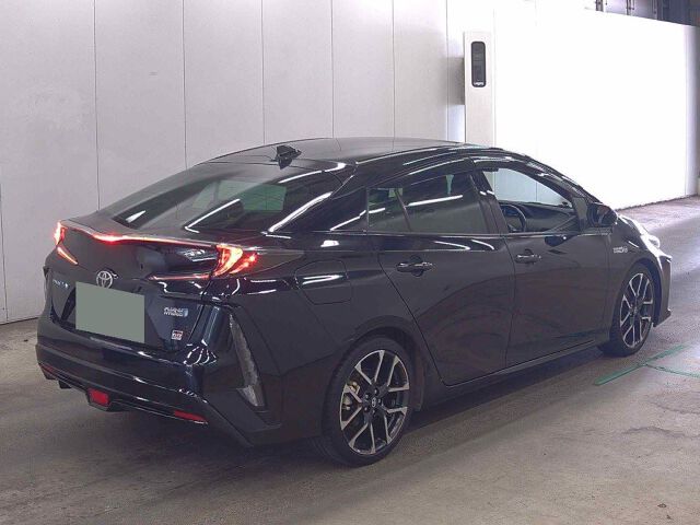 2022 Toyota Prius PHEV S GR Sport auction photo 5