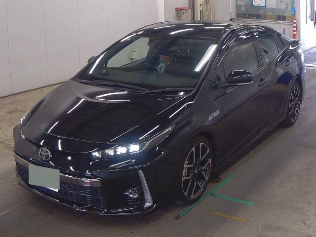 2022 Toyota Prius PHEV S GR Sport auction photo 4
