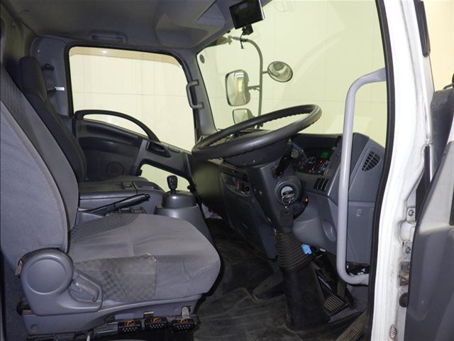 2017 Isuzu Forward Flatbed auction photo 5