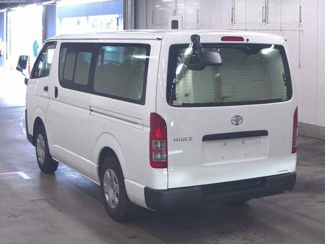 2016 Toyota Hiace 4WD auction photo 2