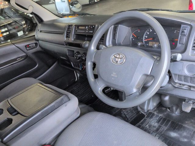 2016 Toyota Hiace 4WD auction photo 6