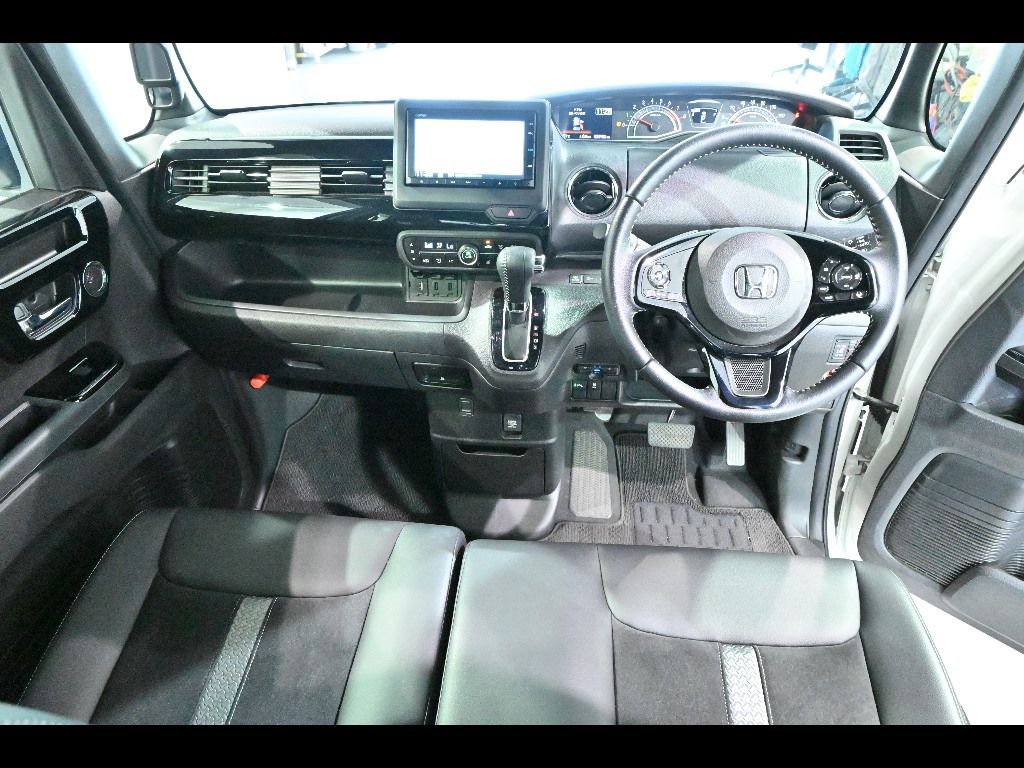 2021 Honda N-BOX カスタムLターボ auction photo 3
