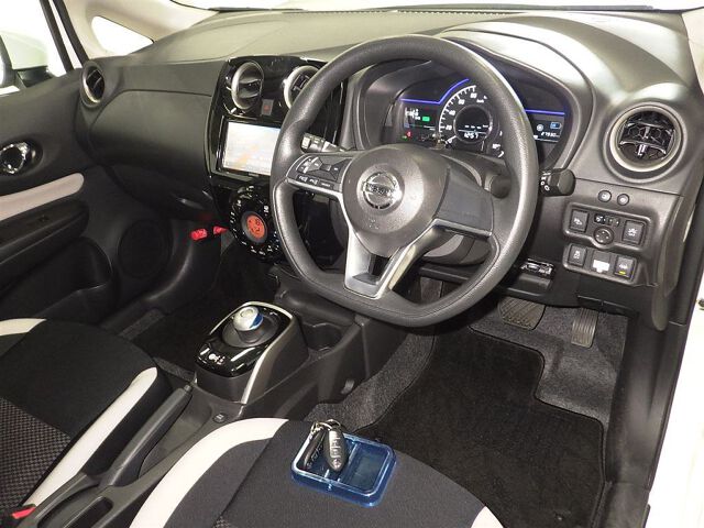 2016 Nissan Note EパワーX auction photo 3