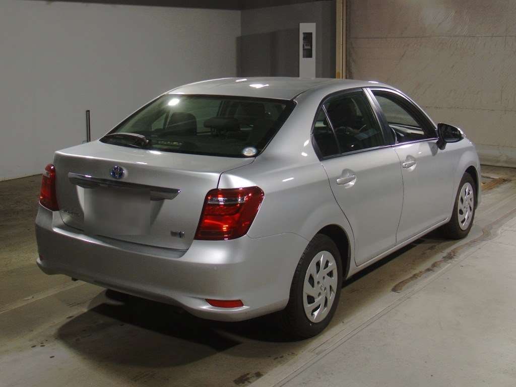 2021 Toyota Corolla Axio Hybrid EX auction photo 2