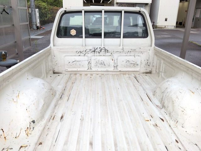 1999 Toyota Hilux DX auction photo 6