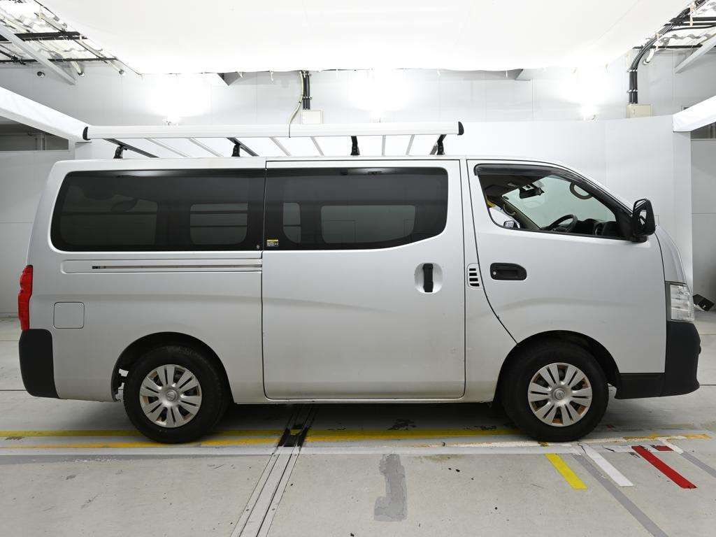 2018 Nissan NV350 Caravan DX テイショウ 4WD auction photo 3