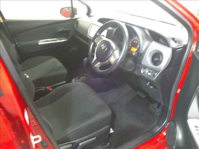 2015 Toyota Vitz 4WD auction photo 4