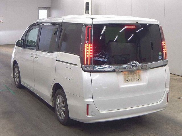2017 Toyota Noah G auction photo 2