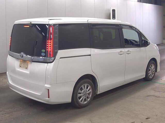 2017 Toyota Noah G auction photo 5
