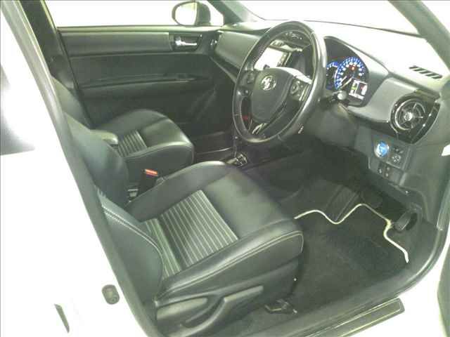2017 Toyota Corolla Fielder ハイブリッドG WxB auction photo 4