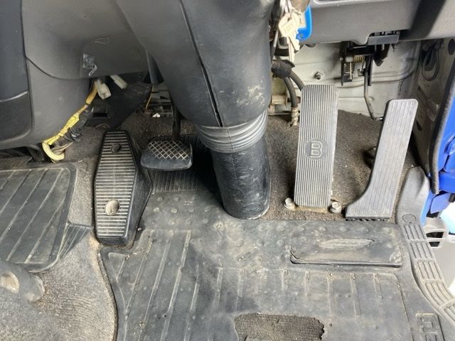 2006 Isuzu Forward ヒラ.アルミB auction photo 4