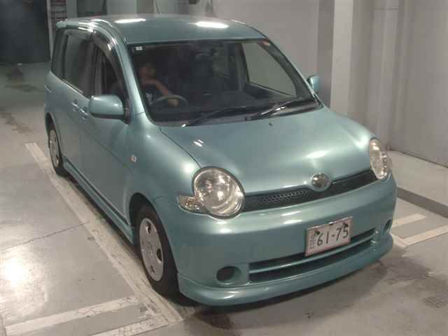Japan Auction Vehicles 12 2004 Toyota Sienta G auction photo