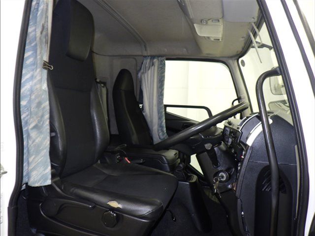 2019 Mitsubishi Fuso Fighter With crane auction photo 5