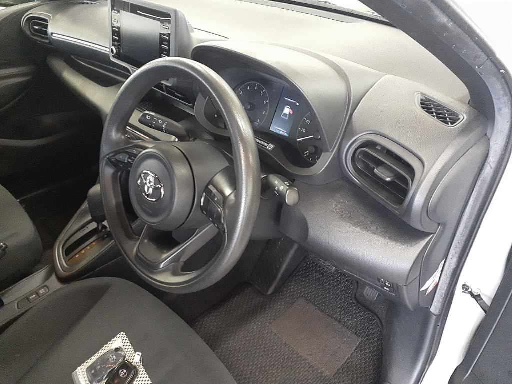 2022 Toyota Yaris X auction photo 9