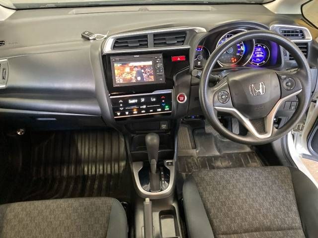 2016 Honda Fit 13G・Lパッケージ auction photo 2