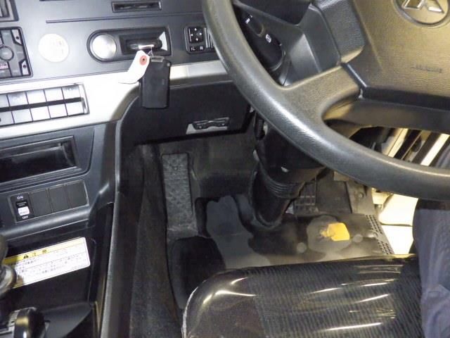 2020 Mitsubishi Fuso tractor auction photo 7