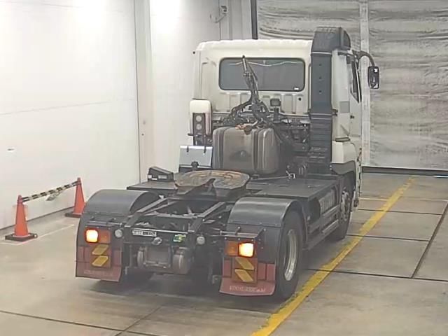 2020 Mitsubishi Fuso tractor auction photo 2