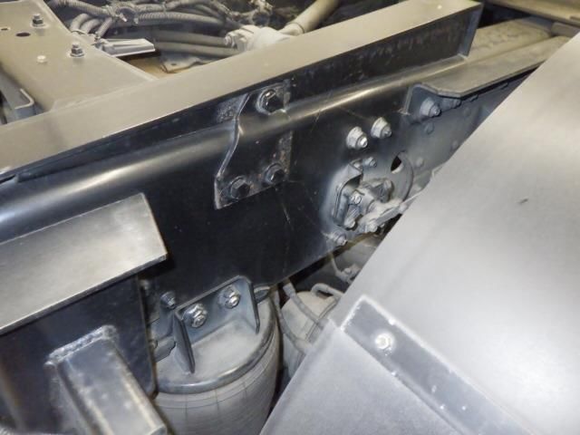 2020 Mitsubishi Fuso tractor auction photo 4