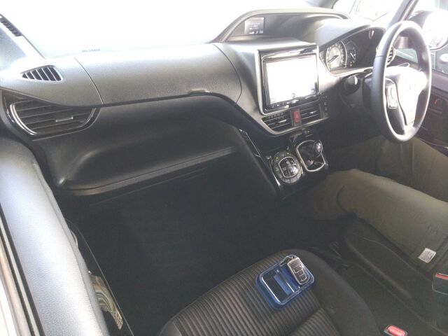 2017 Toyota Noah HV SI auction photo 3