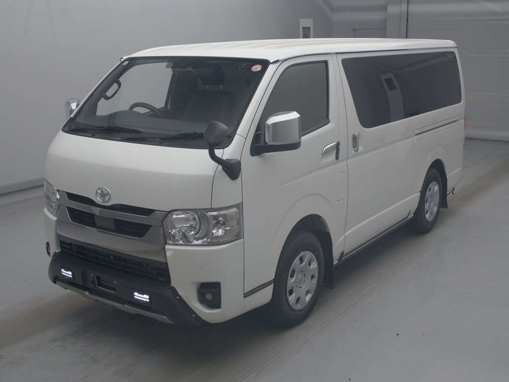2022 Toyota Hiace スーパーGL ダークプライ 4WD Japan auction vehicle