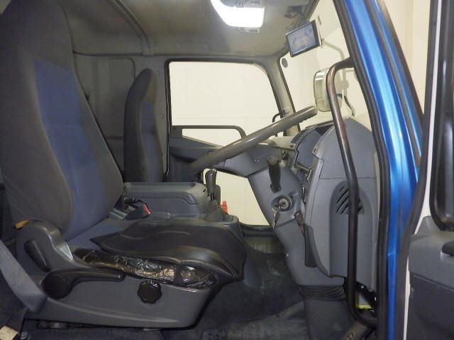 2017 Mitsubishi Fuso Fighter Refrigerated and frozen trucks auction photo 6