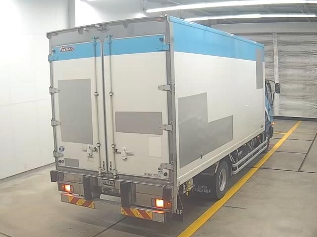 2017 Mitsubishi Fuso Fighter Refrigerated and frozen trucks auction photo 2