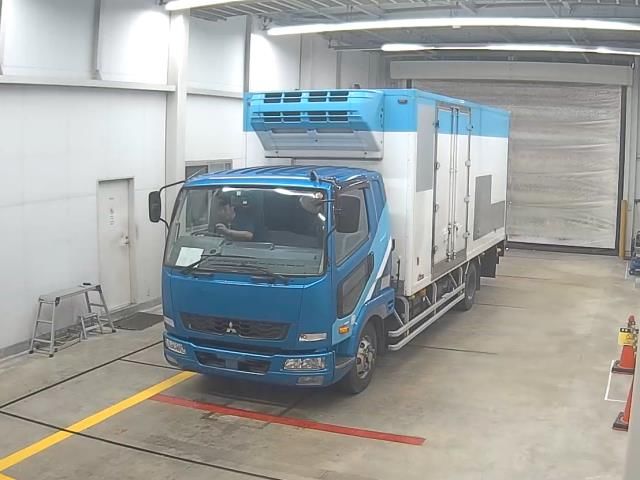 Japan Auction Vehicles 10 2017 Mitsubishi Fuso Fighter Refrigerated and frozen trucks auction photo