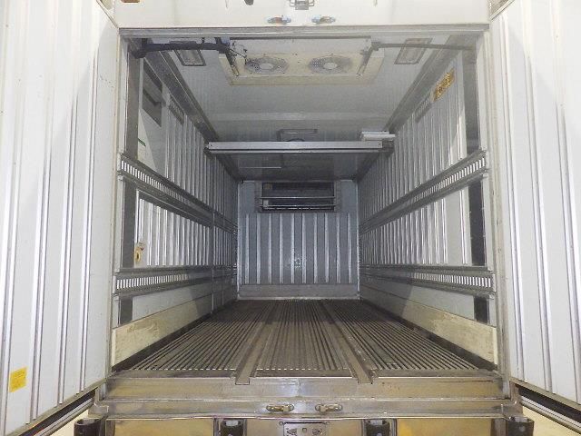 2017 Mitsubishi Fuso Fighter Refrigerated and frozen trucks auction photo 4