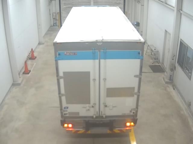 2017 Mitsubishi Fuso Fighter Refrigerated and frozen trucks auction photo 3